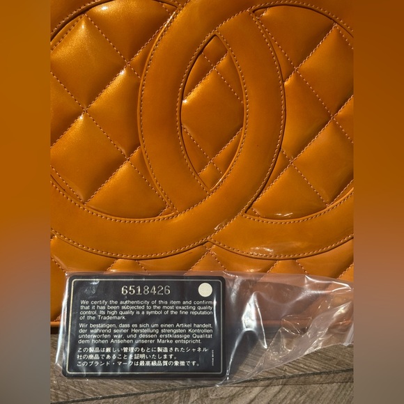 EUC! CHANEL Medallion Tote Vintage Patent Leather Quilted Shoulder Bag - Picture 14 of 17